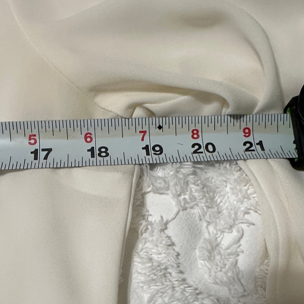 Express Ivory Button-Down Blouse - Picture 4 of 4